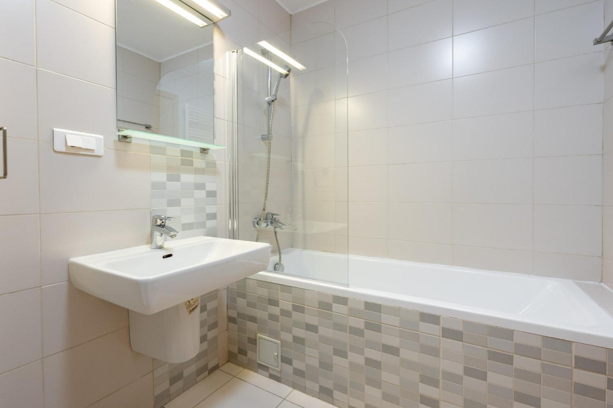 Lazynest - Modern Apartment With Parking & Balcony Бухарест Экстерьер фото