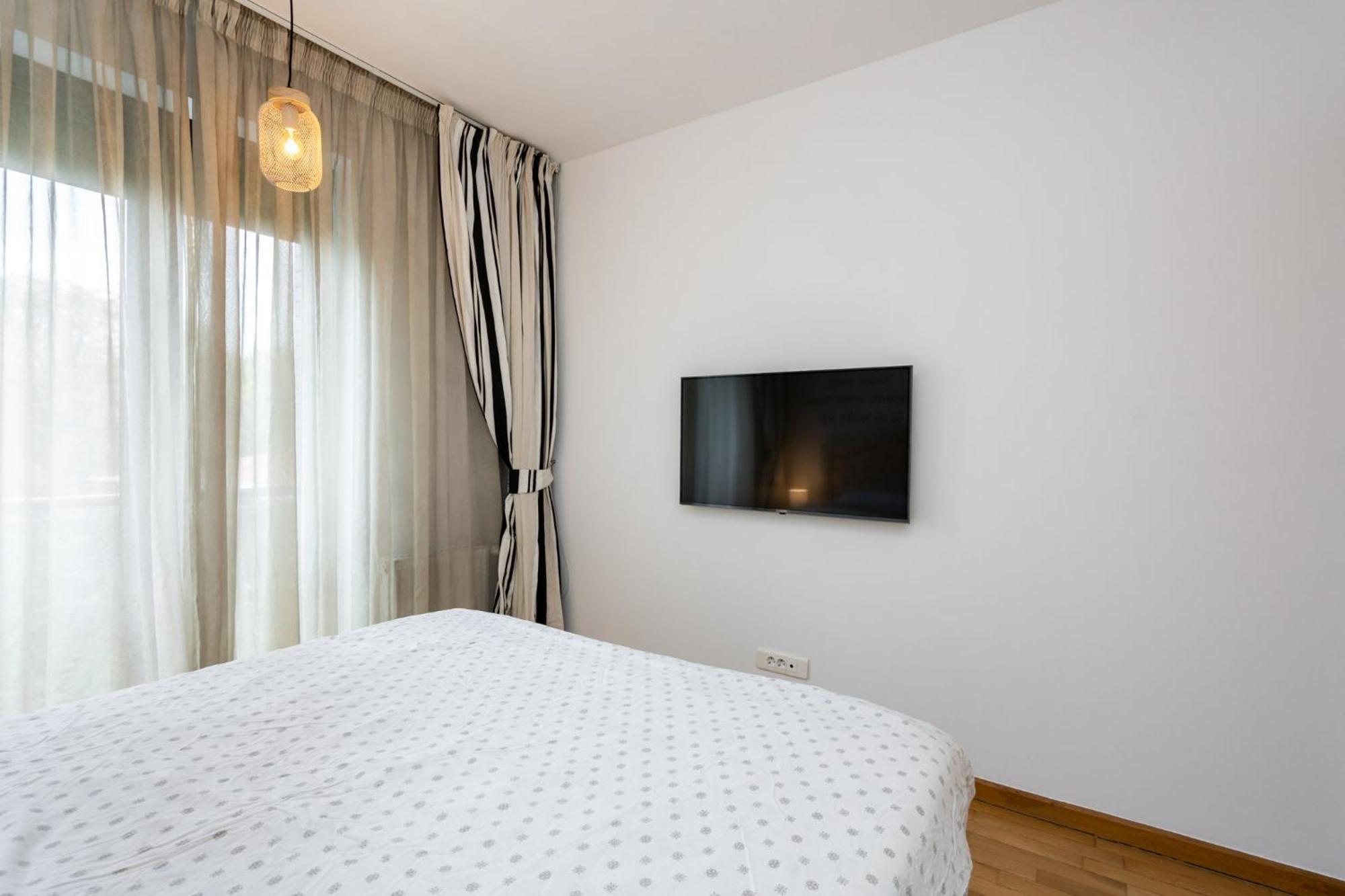 Lazynest - Modern Apartment With Parking & Balcony Бухарест Экстерьер фото