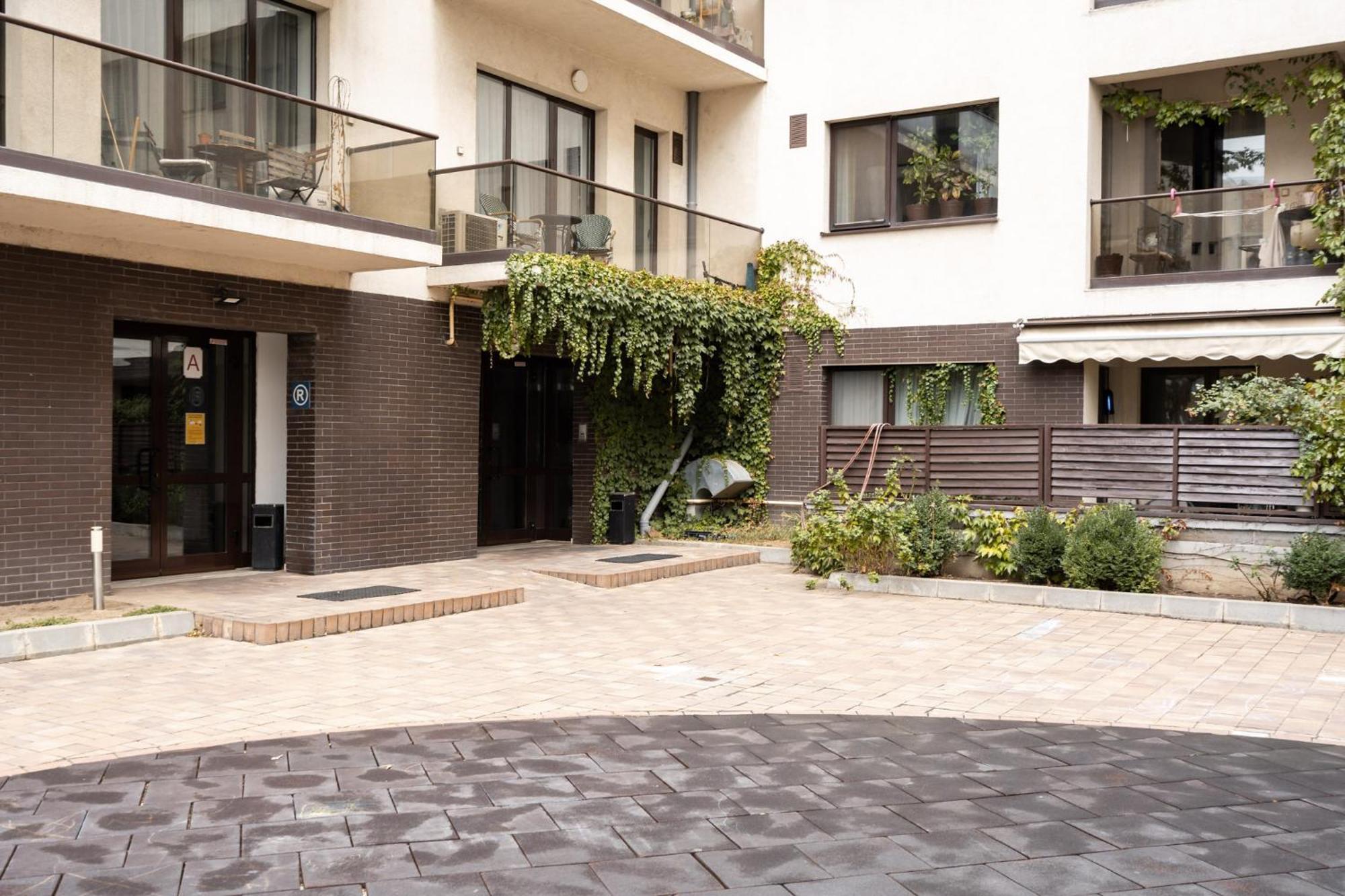 Lazynest - Modern Apartment With Parking & Balcony Бухарест Экстерьер фото
